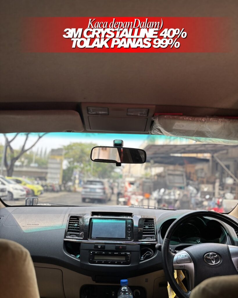 Tampak Dalam Kaca Depan Mobil dengan 3M Crystalline 40%