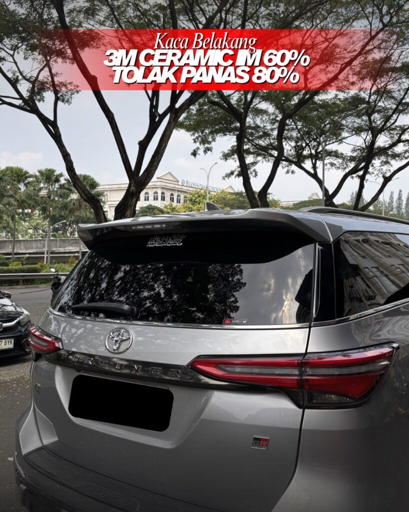 Kaca Film di Kaca Belakang Mobil 3M Ceramic IM 60