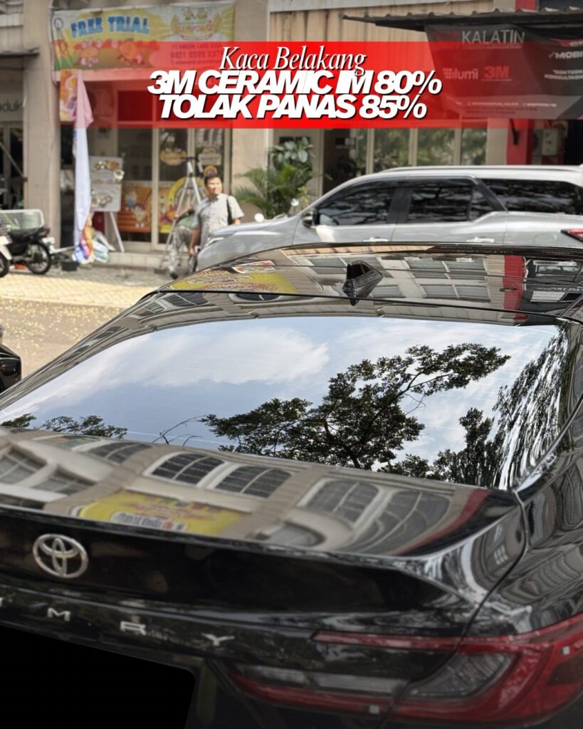 Kaca Film di Kaca Belakang Mobil 3M Ceramic IM 80