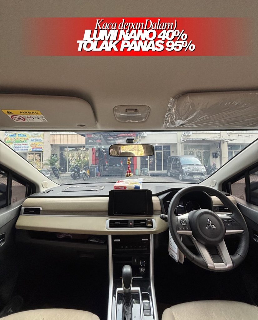 Tampilan Dalam Kaca Depan dengan Ilumi Nano